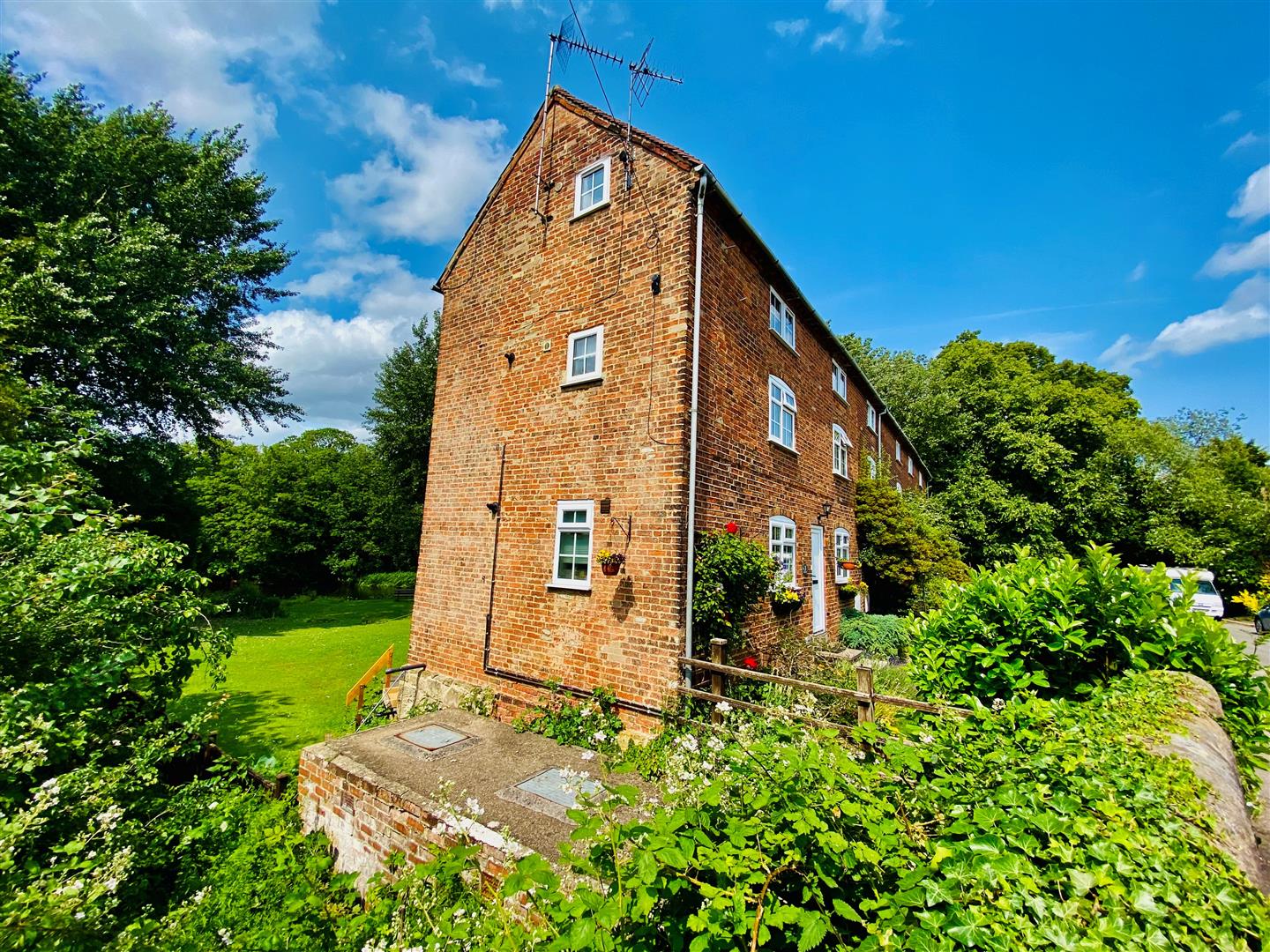 Plumtree Cottages, Derby DE72 2HL